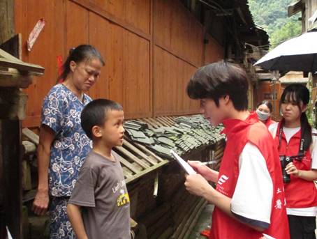 和村民交流 (6) 和村民交流 (6)